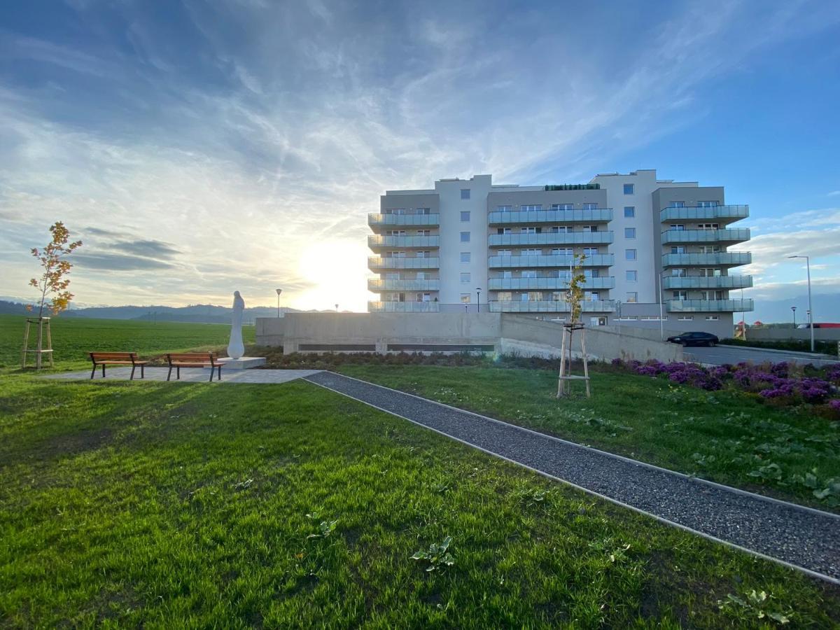 Moderny Apartman S Vyhladom Na Vysoke Tatry Poprad Exterior foto